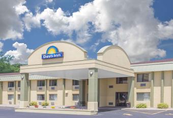 Days Inn by Wyndham Portage/Cascade Mountain Area allows 18 year olds to book a room