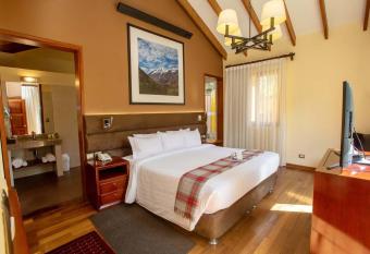 Casa Andina Premium Valle Sagrado Hotel & Villas has rooms with a private hot tub