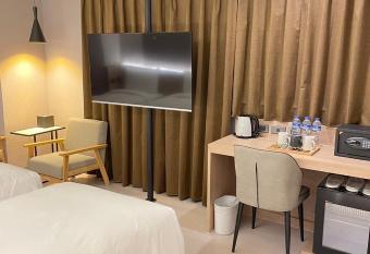             -New City Hotel has rooms with a private hot tub