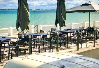 Le Homard Bleu allows 18 year olds to book a room