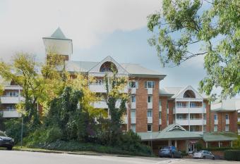 Nesuto Pennant Hills allows 18 year olds to book a room