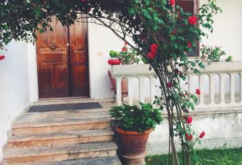 Villa La Perla has Balcony rooms