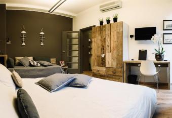 Suite11 Como apartment has Balcony rooms