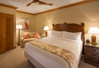 Hyatt Vacation Club at Ka anapali Beach has rooms with a private hot tub