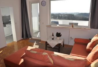 Ferienwohnung Weitblick allows 18 year olds to book a room