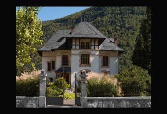 Villa de Ma  tre has Balcony rooms