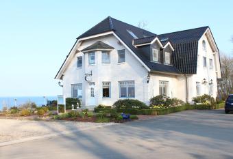 Waldpavillon allows 18 year olds to book a room