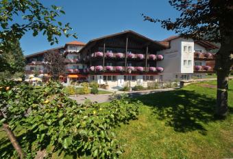 Parkhotel Seefeld has Balcony rooms