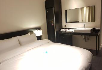 Rivertain Hotel has rooms with a private hot tub