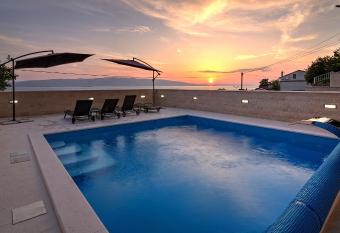 Villa Karamba has Balcony rooms