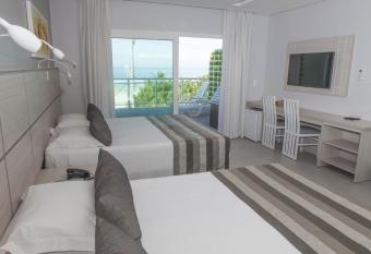 Hotel Vicino al Mare has rooms with a private hot tub