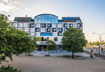 Park Inn by Radisson Danube Bratislava allows 18 year olds to book a room