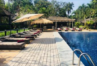 Let s Hyde Pattaya Resort & Villas - Pool Cabanas has Balcony rooms