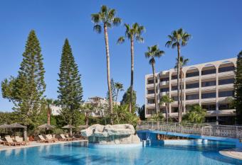 Atlantica Oasis Hotel allows 18 year olds to book a room