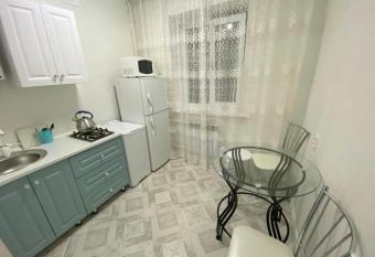                  6 7 allows 18 year olds to book a room