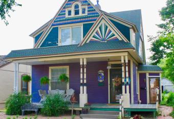 The Cottage Inn has Balcony rooms