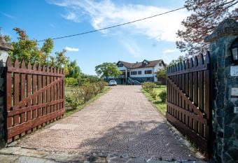 Home Holiday La Selva has rooms with a private hot tub