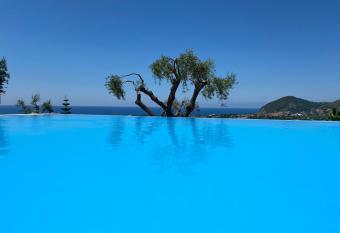 Residence Serrone allows 18 year olds to book a room