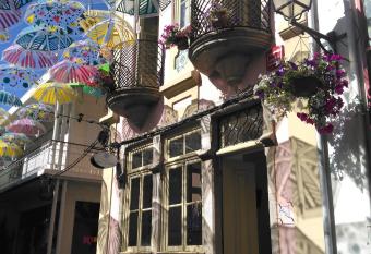   gueda Hostel & Friends has Balcony rooms