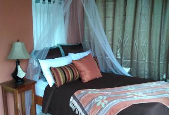 Creekside Oasis has Balcony rooms