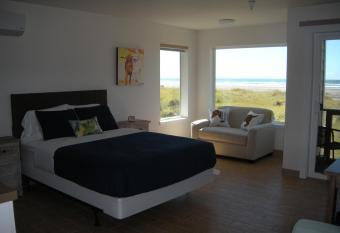 Moonstone Beach Motel has Balcony rooms