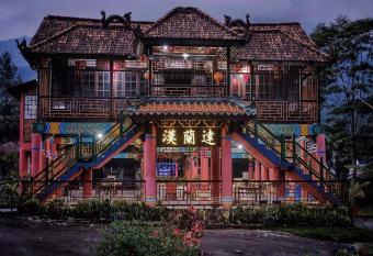 Resort Highlander has Balcony rooms