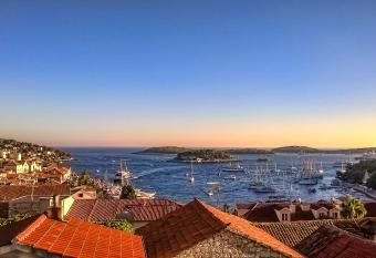 Ivkolina allows 18 year olds to book a room