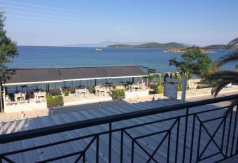 Glykanisos Mini Suites has Balcony rooms