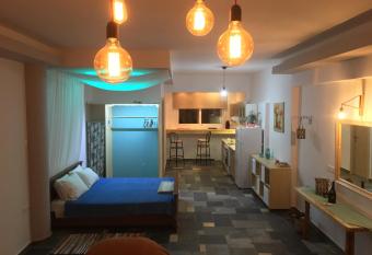 Seascape Apartment has Balcony rooms