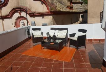 Apartamentos Mirador en la Plaza de Zahara allows 18 year olds to book a room