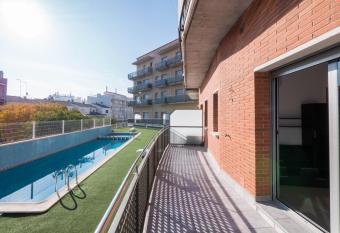 Apartamentos AR Easy Espronceda allows 18 year olds to book a room