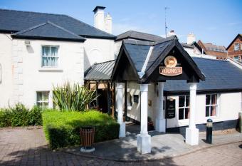 Dukes Head Hotel allows 18 year olds to book a room