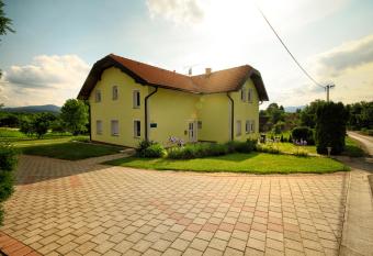 Apartment & Rooms Arija has Balcony rooms