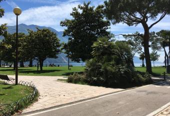 Appartamento al Lago allows 18 year olds to book a room