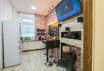 Friends Hostel & Apartments has Balcony rooms