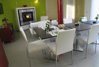 6 Porte Guesthouse has Balcony rooms