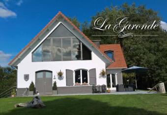 La Garonde has Balcony rooms