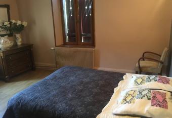 Le Jolis Bois allows 18 year olds to book a room