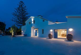 Boho Suites Denia has Balcony rooms