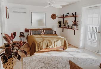 Honomu Inn has Balcony rooms