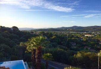 Superbe Duplex 35m2 vue mer avec piscine has Balcony rooms