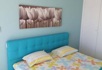 Blue Anchor Apartment has Balcony rooms