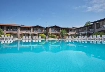 Villaggio Turistico Lugana Marina has Balcony rooms