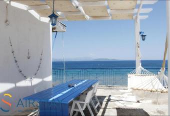 PentHouse & Apartments By The Sea Near Airport has Balcony rooms