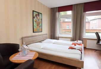 Zentrum Hotel Stade allows 18 year olds to book a room