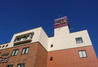Hotel Eris Hakata (Love Hotel) allows 18 year olds to book a room
