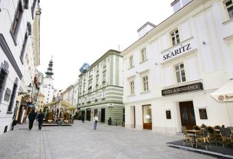 SKARITZ Hotel & Residence allows 18 year olds to book a room