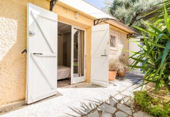 Villa Trou Aux Biches has Smoking/Balcony rooms