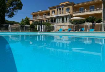 Logis H  tel Le Clement V allows 18 year olds to book a room