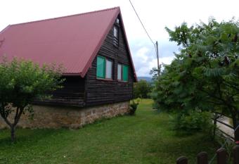 Vikend ku  a Elmina has Smoking/Balcony rooms